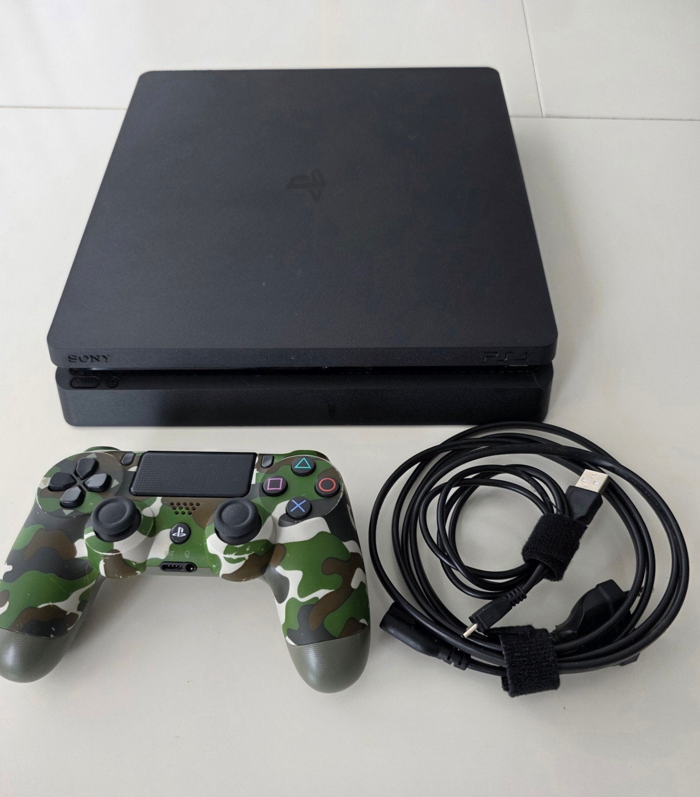 PS4 Slim 1To + Manette Officielle + Câbles Sony, Enlèvement ou Envoi, Avec 1 manette, Utilisé, 1 TB
