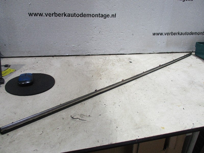 PROTECTION AILE ARRIERE GAUCHE Mercedes-Benz / 8 (W115), Arrière, Mercedes-Benz, Utilisé, Dialog.mb@mercedes-benz.com