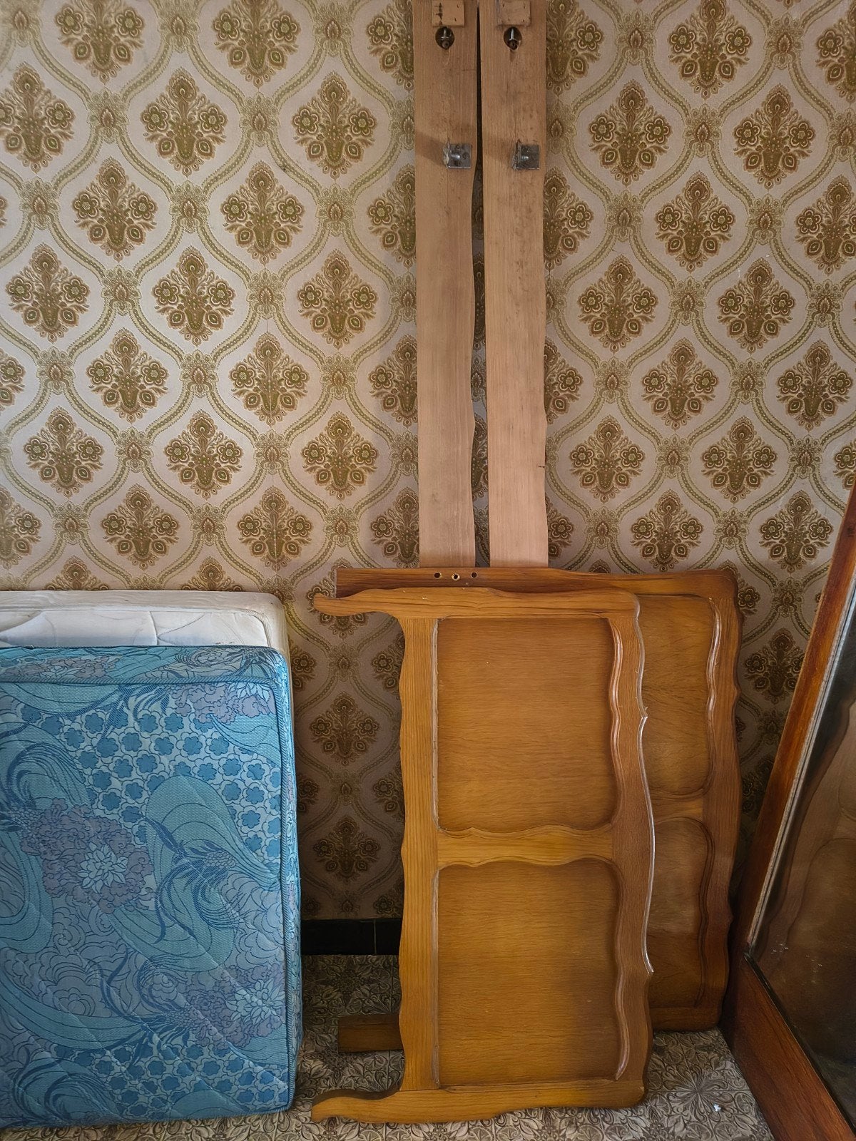 Eikenhouten 1 persoonsbedframe mét stevige matras (blauw), Ophalen