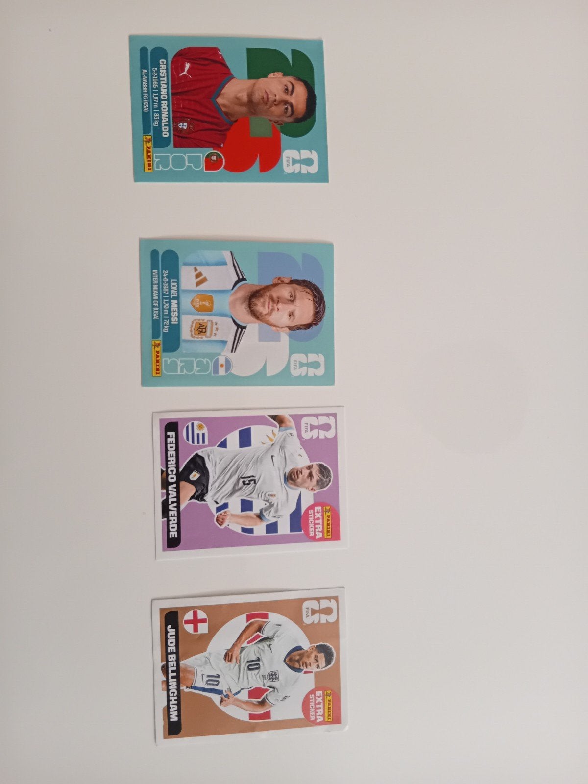 2 extra stickers + ronaldo en messi, Ophalen of Verzenden