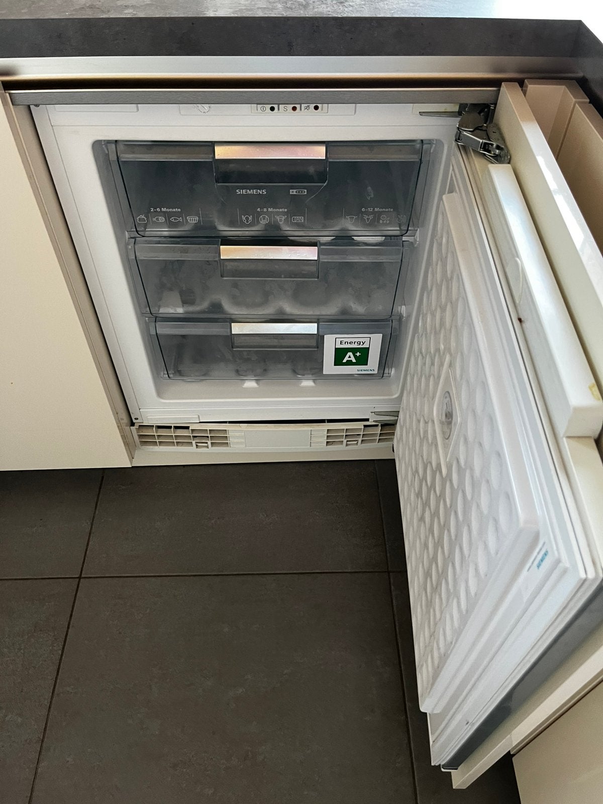 Inbouwdiepvries A+, Elektronische apparatuur, Ophalen, Zo goed als nieuw