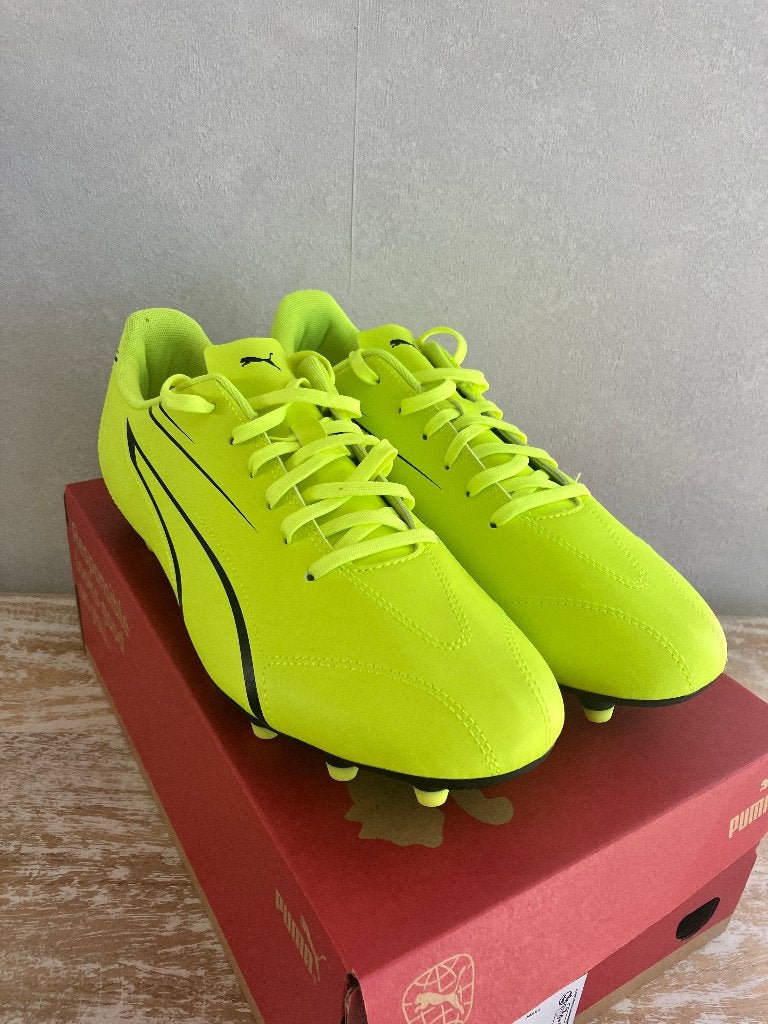 Gele voetbalschoenen Puma maat 41 Nieuw met doos, Sports & Fitness, Football, Enlèvement ou Envoi, Neuf, Chaussures