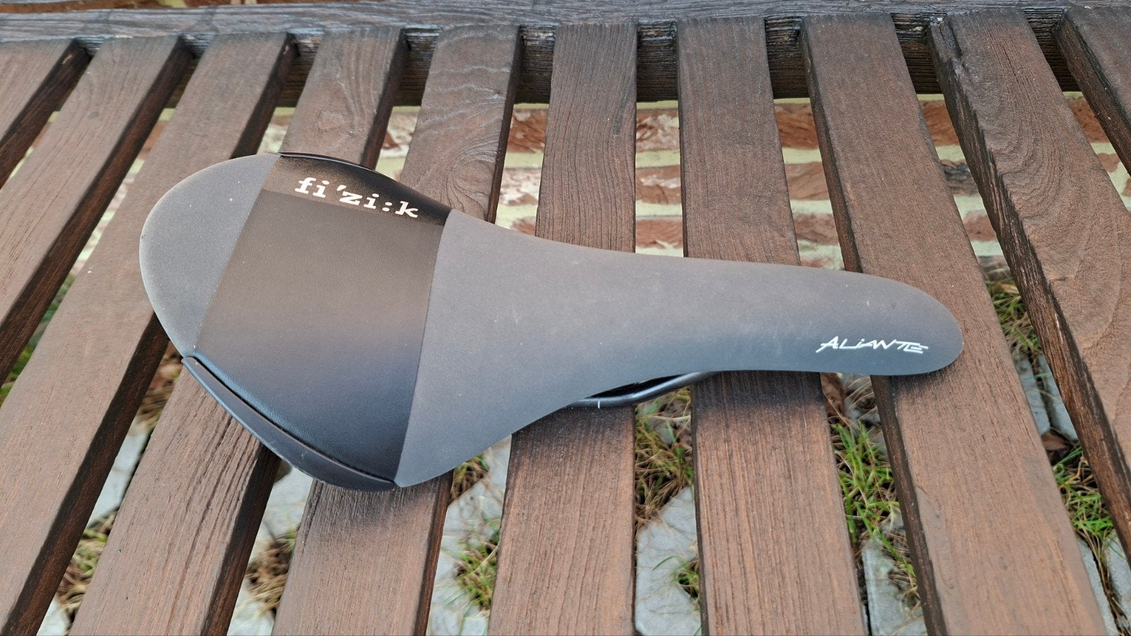 Fizik Aliante fietszadel enkel gemonteerd, Enlèvement ou Envoi
