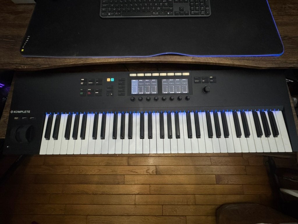 Komplete Kontrol S61 MK2 - In te voeren, Muziek en Instrumenten, Keyboards, Midi-aansluiting, Ophalen, Overige merken, 61 toetsen