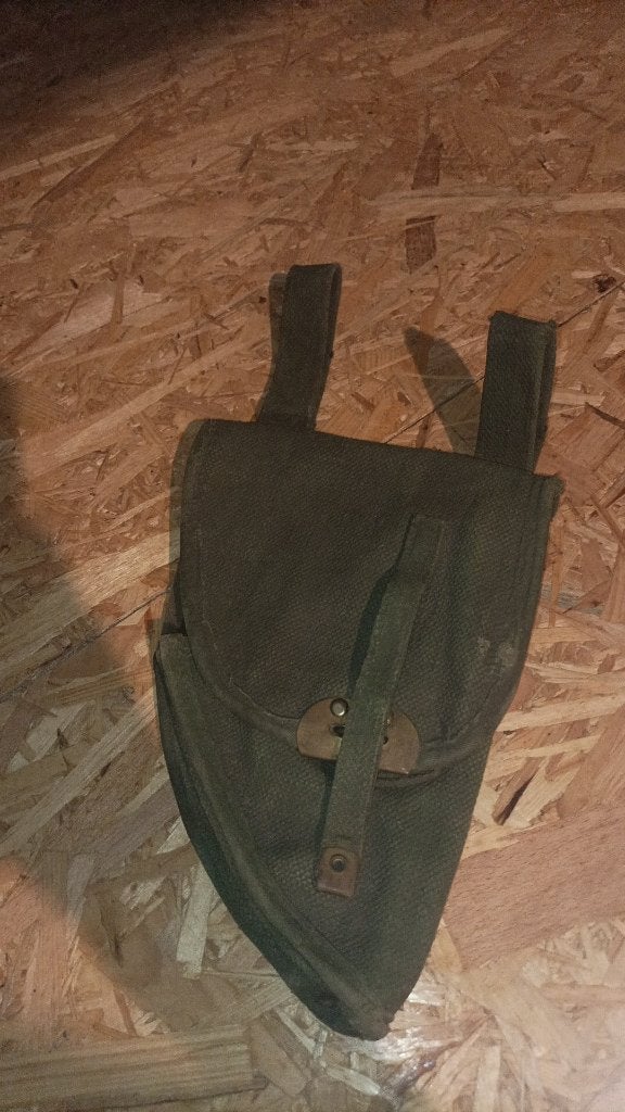 Étui militaire belge, Collections, Enlèvement