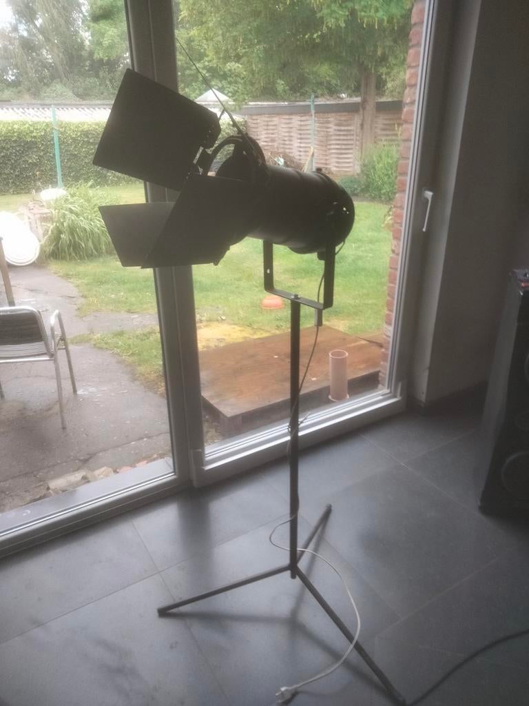 Projecteur sur pied noir lampe inclu, Comme neuf
