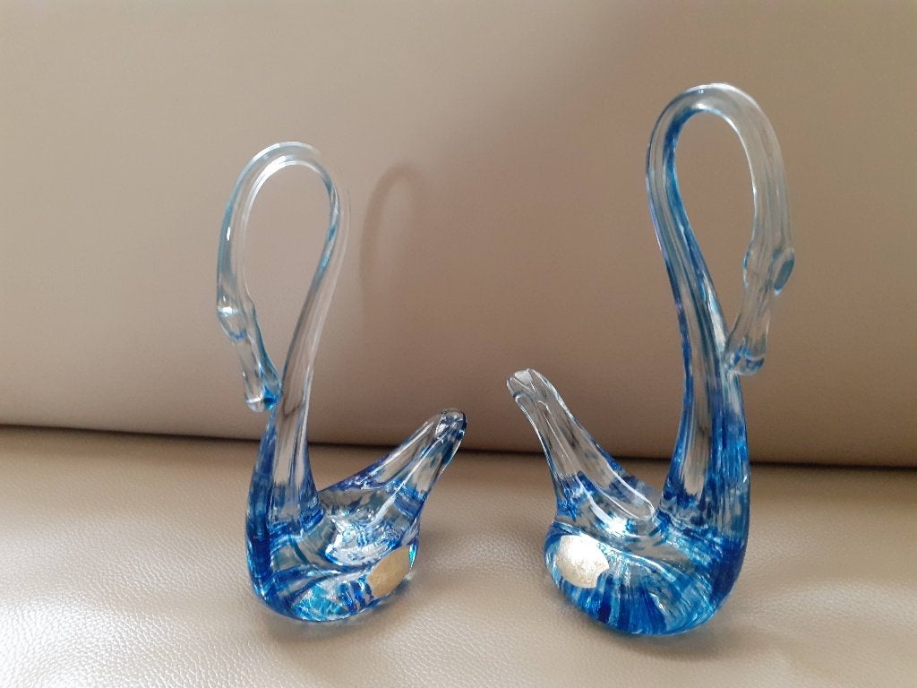 2 mooie samenhorende kristallen zwaantjes, Enlèvement