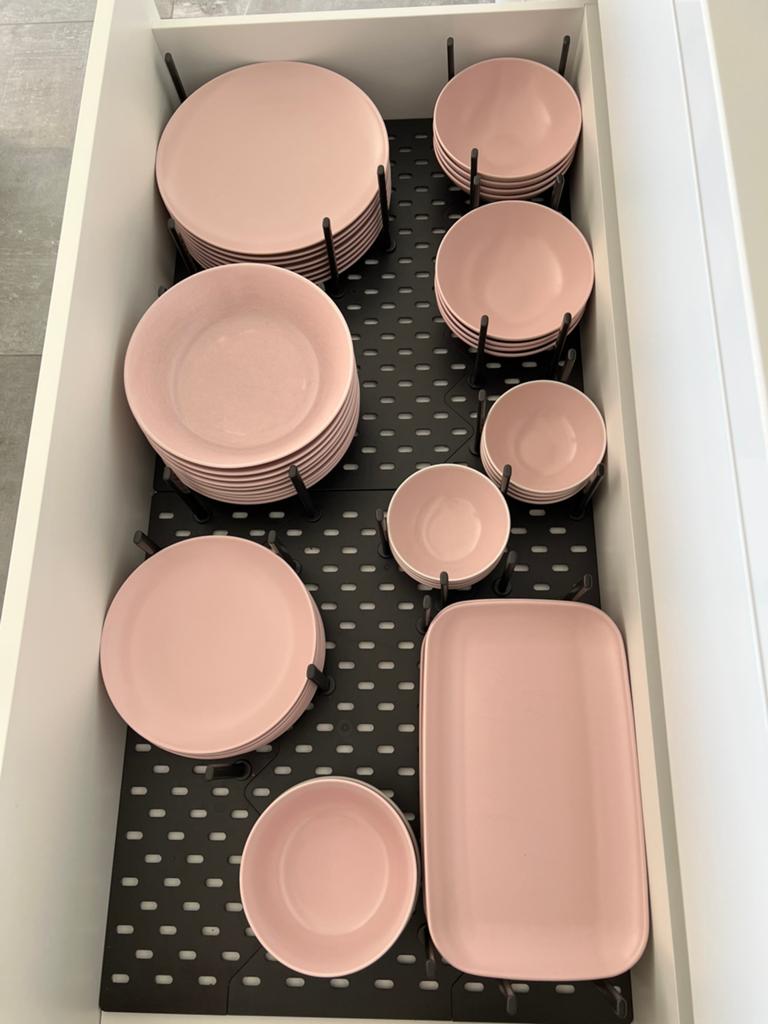 Roos servies 54 stuks (prijs overeen te komen), Ophalen, Zo goed als nieuw, Bord(en)