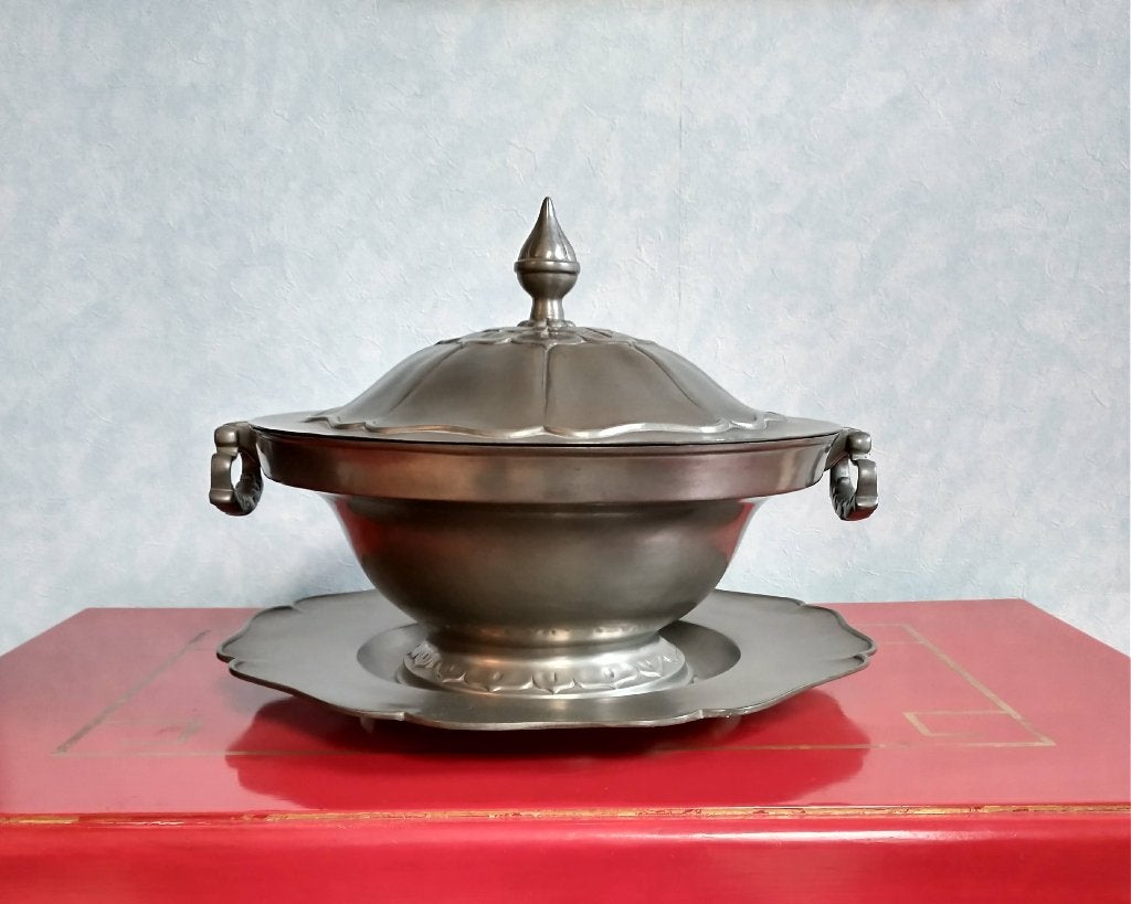 Soupière de style Louis XVI en étain + poinçons, Enlèvement
