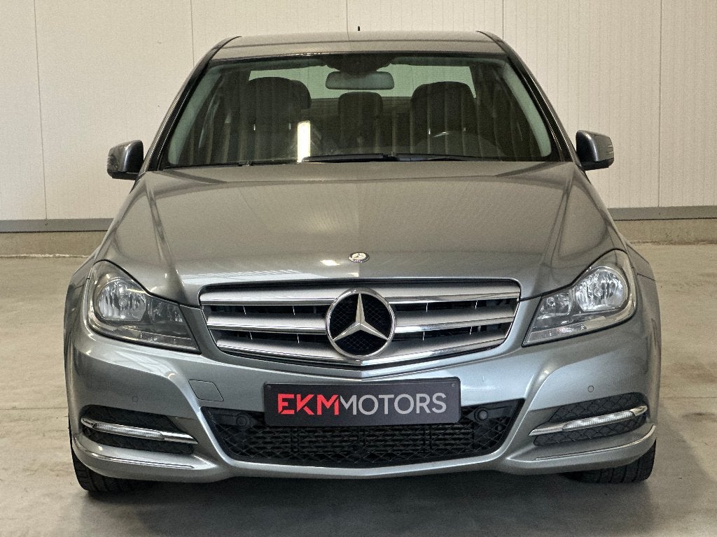 Mercedes C180 / Benzine / Automaat / Airco / Navi, Auto's, Automaat, Euro 5, Zwart, Bedrijf