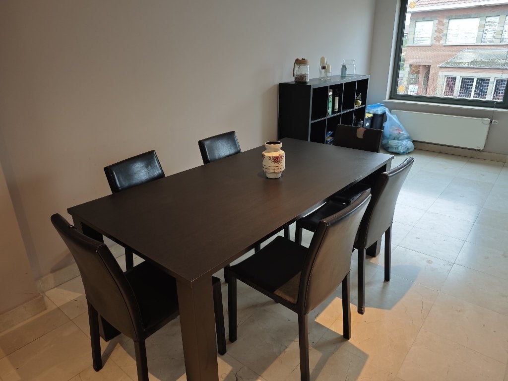 Eettafel met 4 stoelen — donkerbruin, Huis en Inrichting, Ophalen, Zo goed als nieuw, 4 tot 6 stoelen