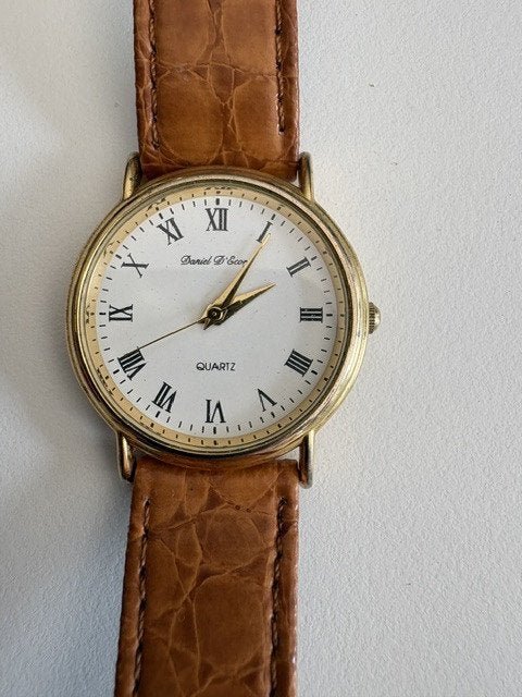 Montre dame , peu portée , pile neuve, Bijoux, Sacs & Beauté, Enlèvement, Comme neuf, Montre-bracelet
