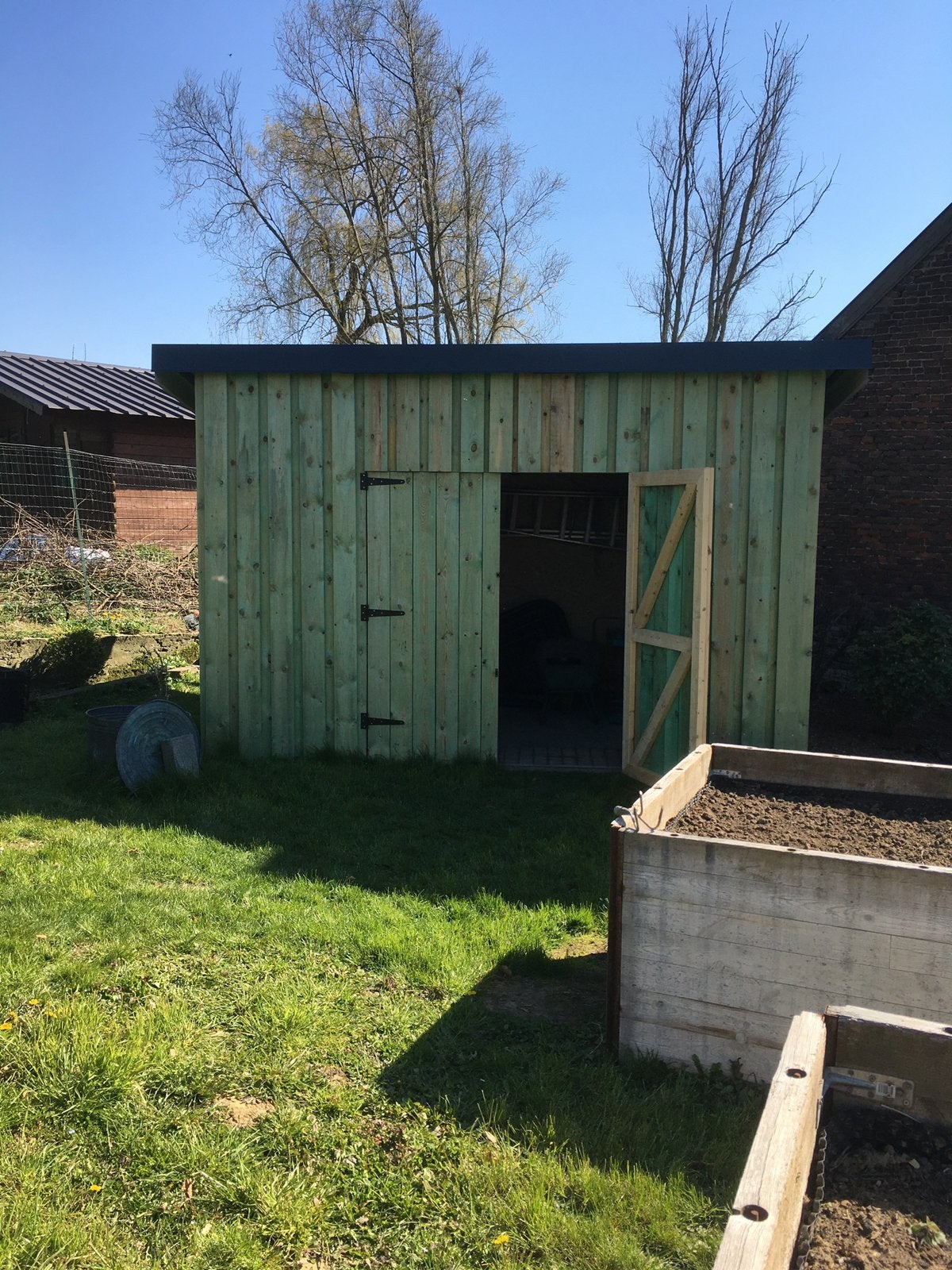 Fabrication et mise en place abris pour animaux, Enlèvement, Comme neuf