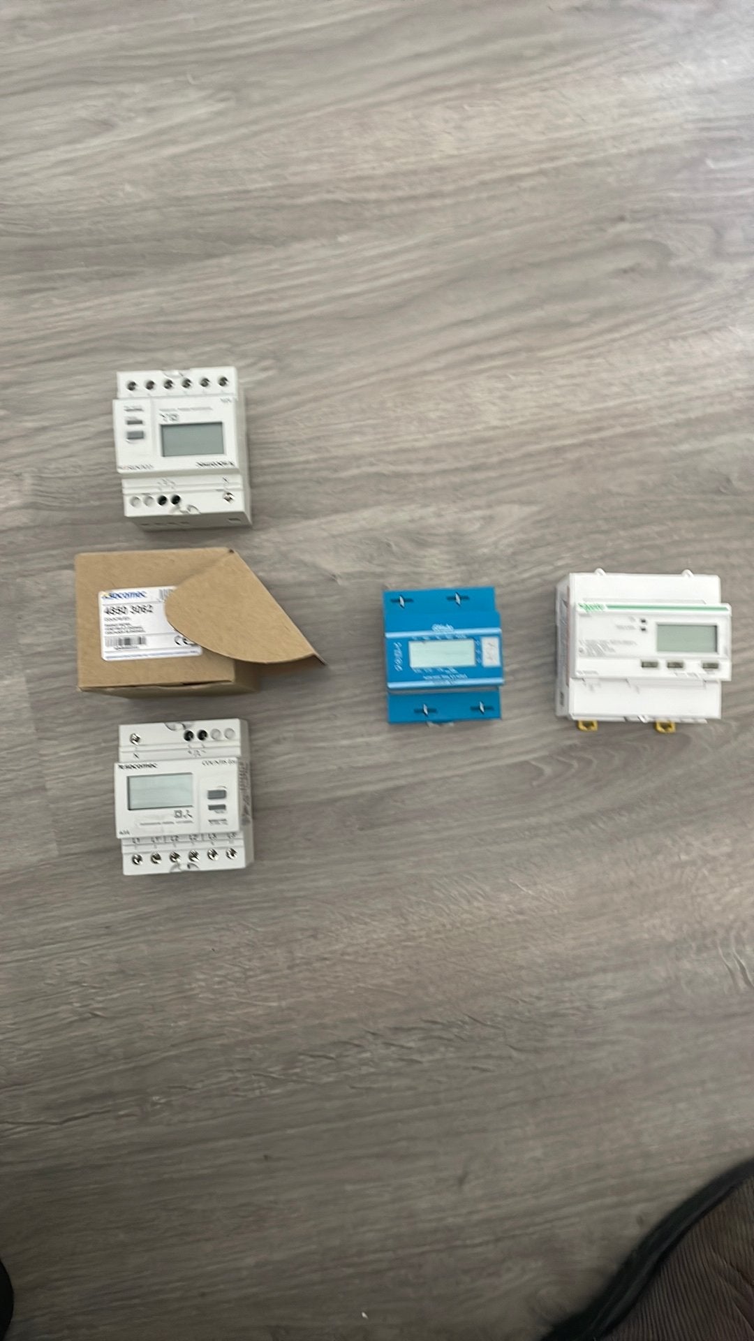 3 fase energiemeters socomec, Eltako en Schneider, Ophalen of Verzenden, Nieuw