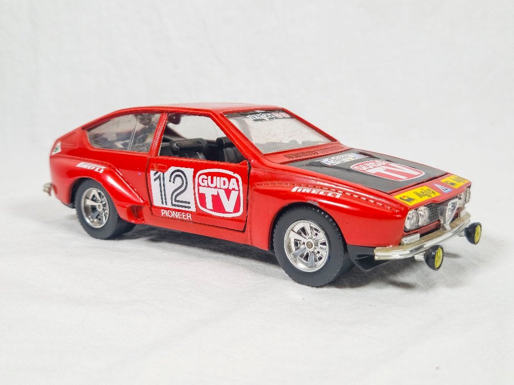Alfa Romeo Alfetta GTV Gr.4 - Burago - (1/24), Ophalen, Gebruikt, Auto, Burago