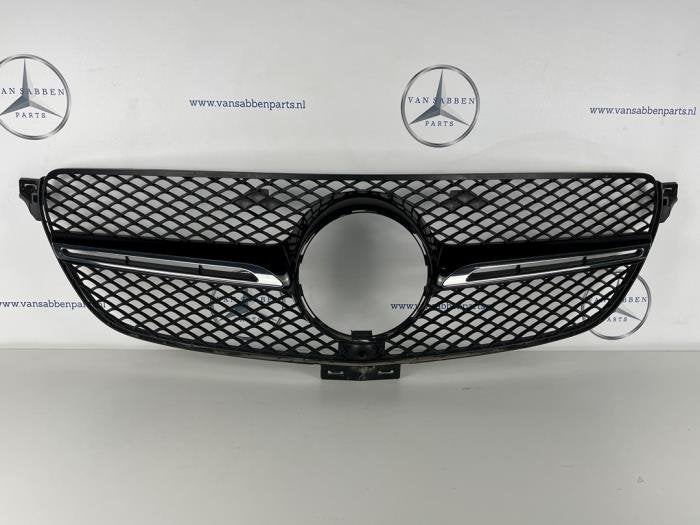Calandre d'un Mercedes GLE (XX), -, 3 mois de garantie, Utilisé, -
