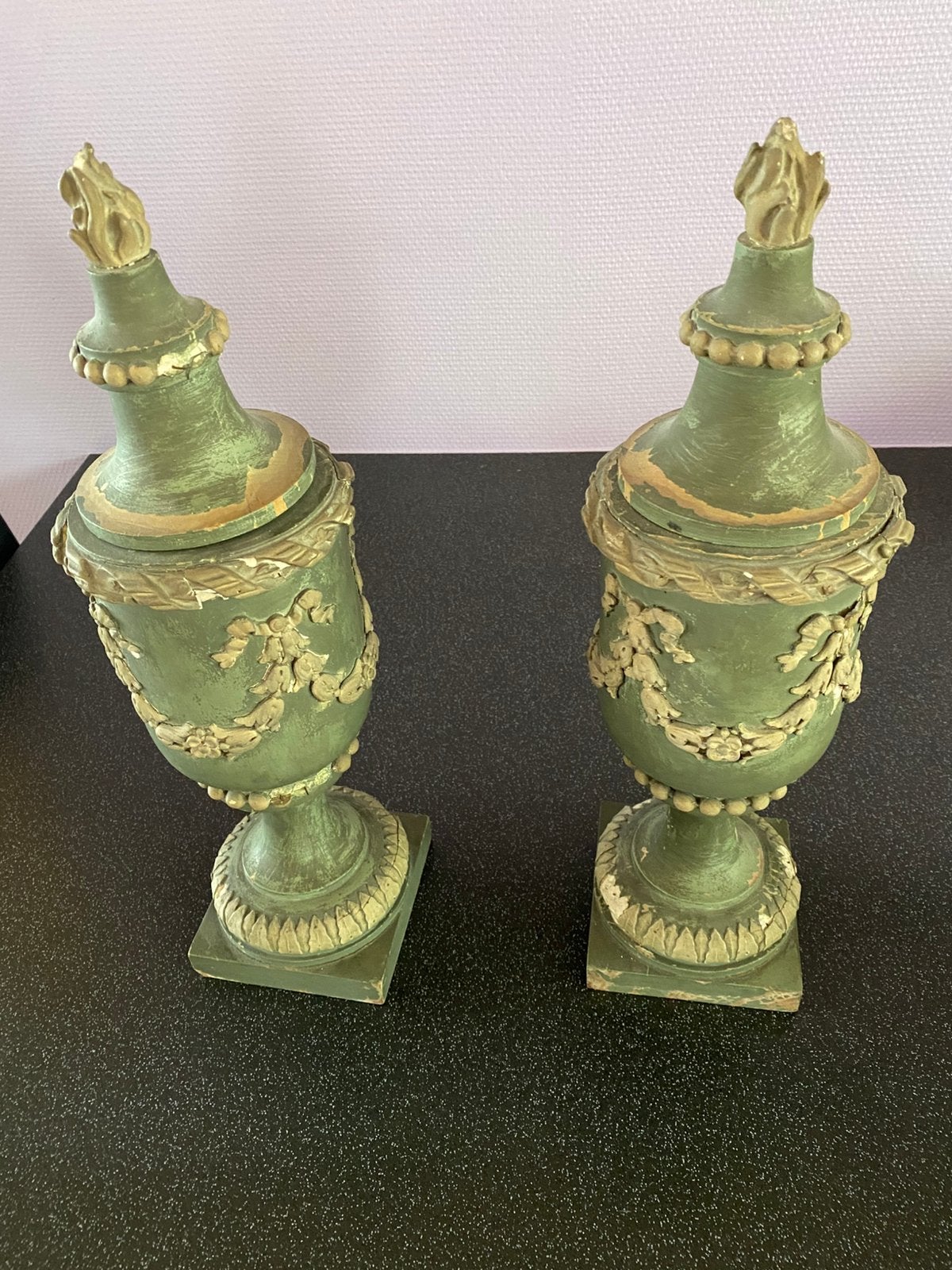 Paire de vases en bois style Néoclassique patine antique, Antiquités & Art, Enlèvement ou Envoi