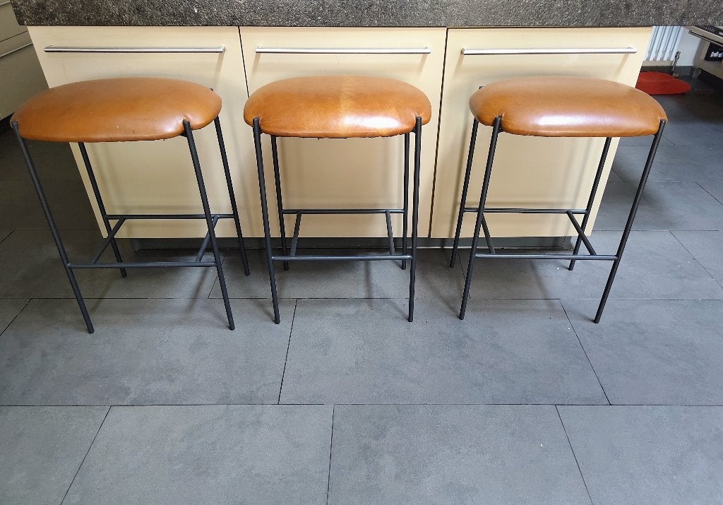 3 tabourets de bar en cuir cognac – design / industriel, 3 tabourets, Enlèvement, Utilisé, Cuir