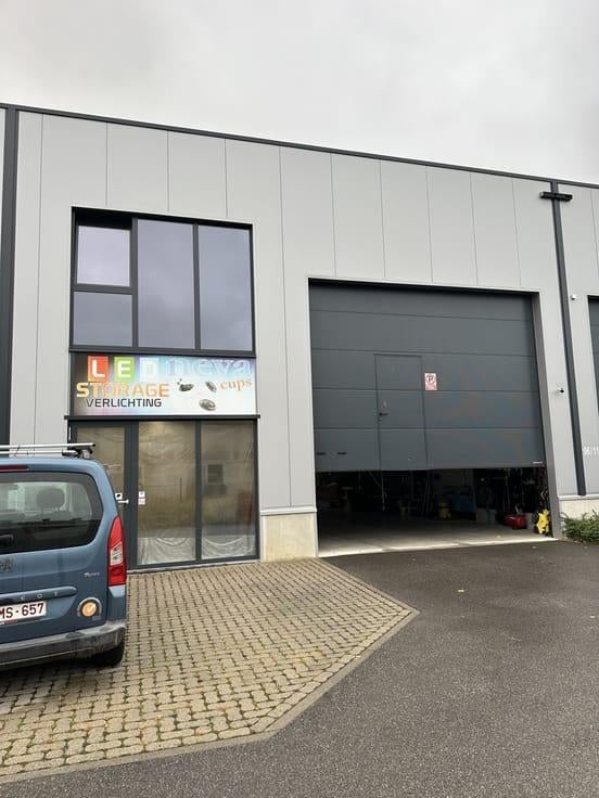 Bedrijfspand met bureel, 400 m², Koop, Opslag of Loods