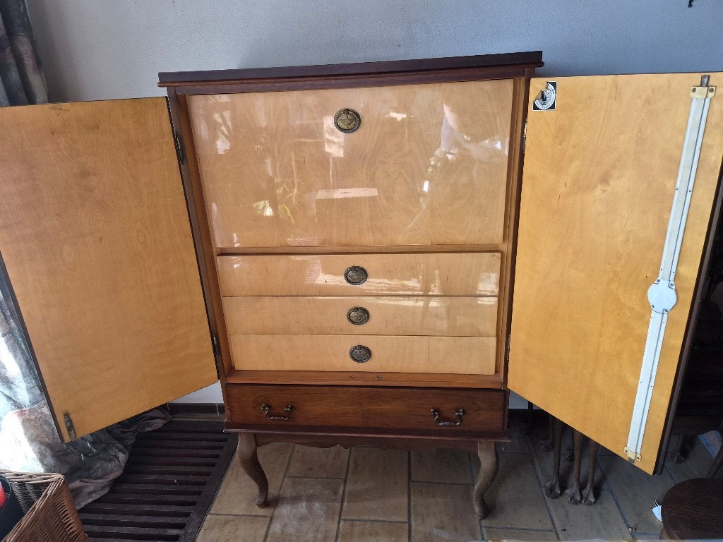 Notenhouten Vintage Cocktailkast / Drankkast Met Verlichting, Antiek en Kunst, Antiek | Meubels | Kasten, Ophalen