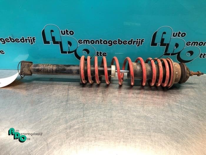 Schokdemperpoot rechts-achter van een Volkswagen Golf (Golf, Gebruikt, -, Volkswagen, -