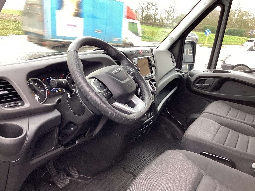 Iveco Daily l4h2 30hdi 180pk automaat 2023 10km full/option, Auto's, Automaat, Stof, 4 cilinders, Bedrijf