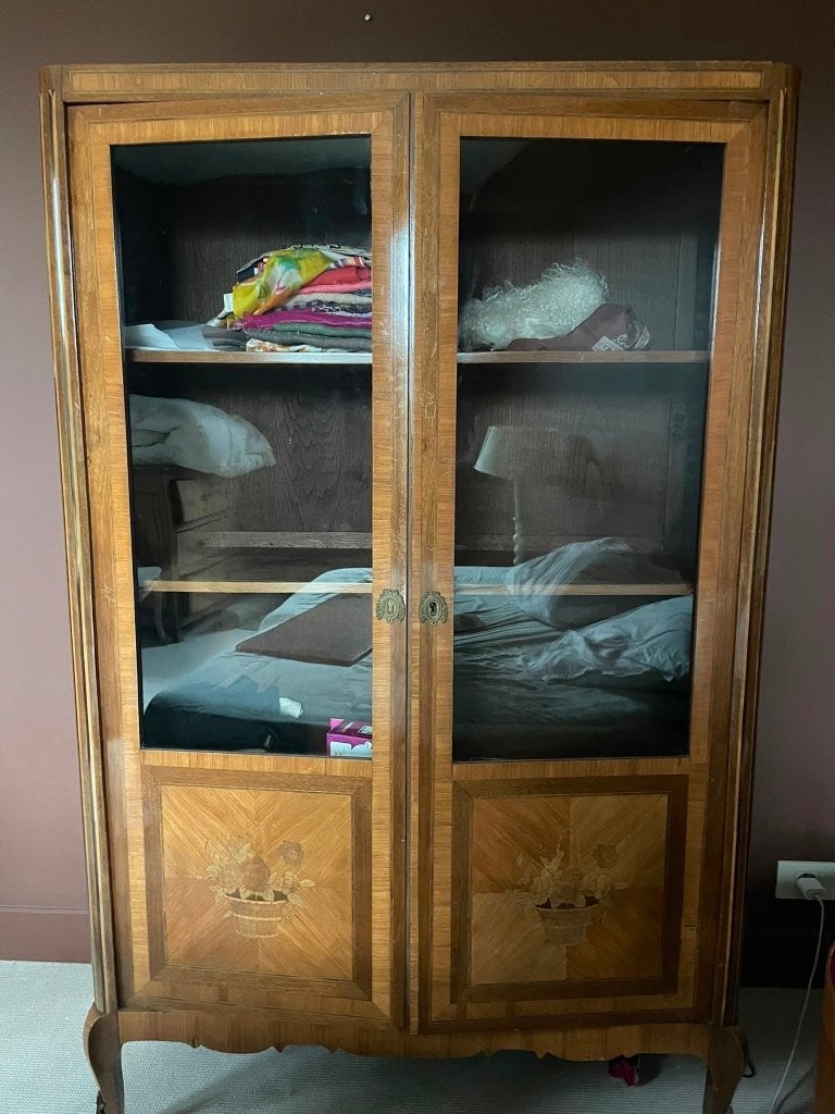 Prachtige klassieke houten vitrinekast, Huis en Inrichting, Kasten | Vitrinekasten, Ophalen, Met deur(en), 100 tot 150 cm, Eikenhout