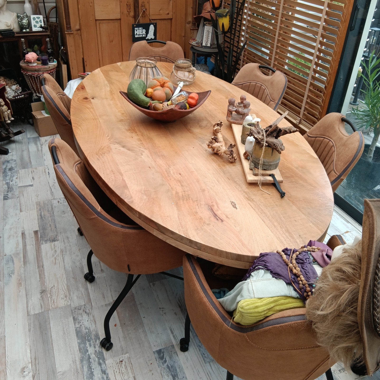 ovale eettafel mangohout en 6 stoelen, Ophalen, Zo goed als nieuw, 4 tot 6 stoelen