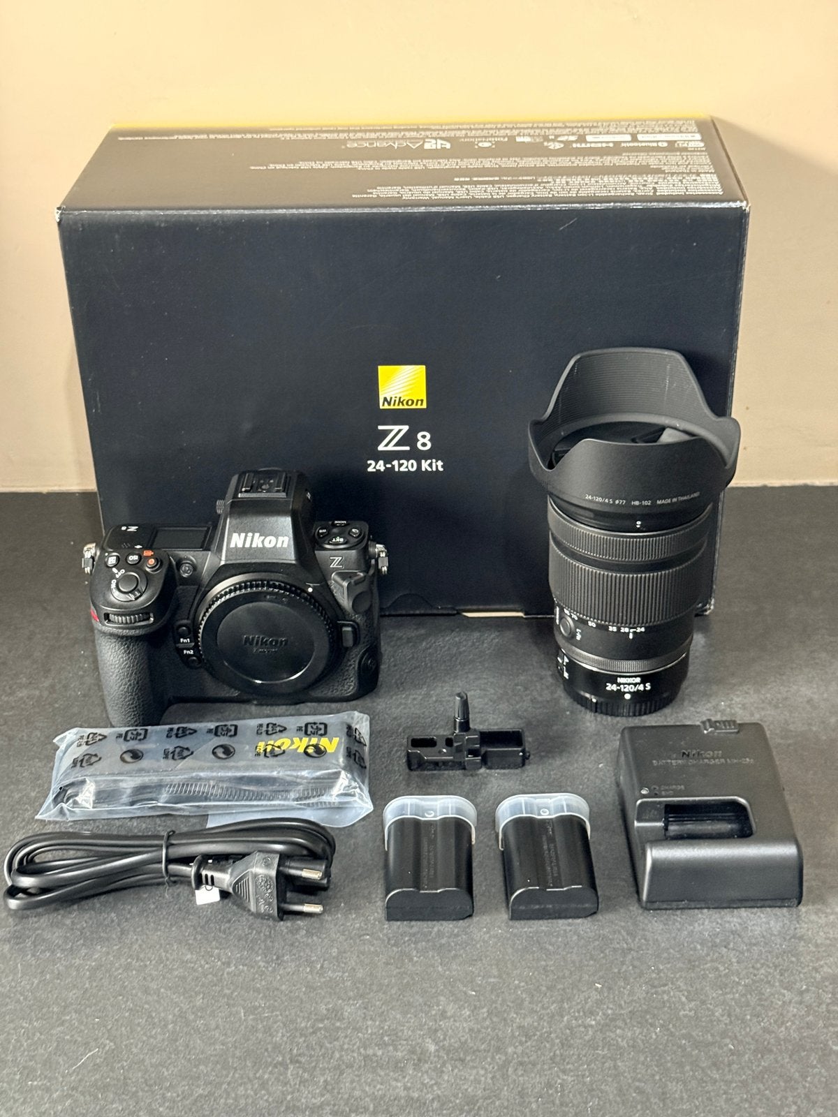 Nikon Z8 + Nikkor Z 24-120mm F4 S Kit - Nieuwstaat, Lensdop, Ophalen of Verzenden, Zo goed als nieuw, Nikon