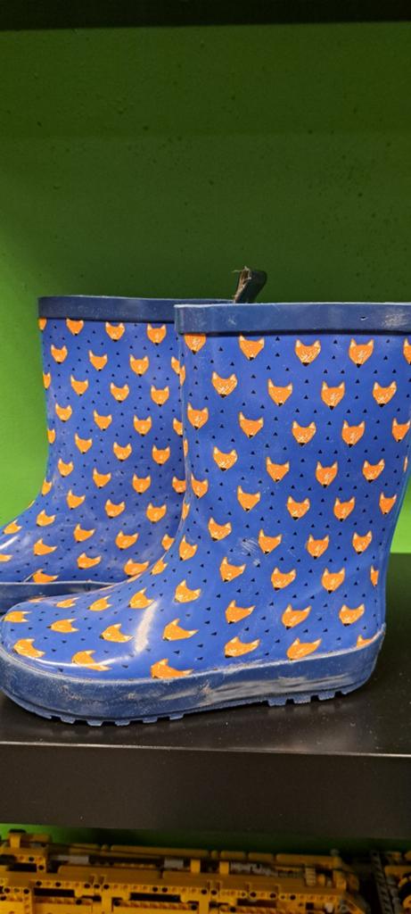 Regenlaarzen maat 32 en 28, Ophalen