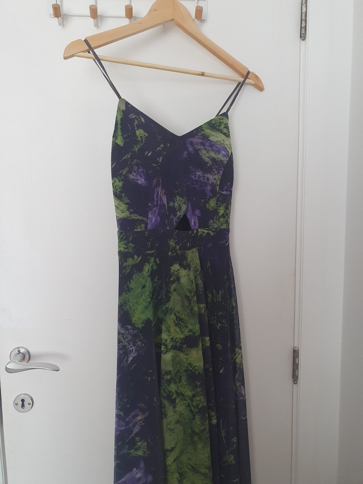 Robe de soirée d'été, Enlèvement