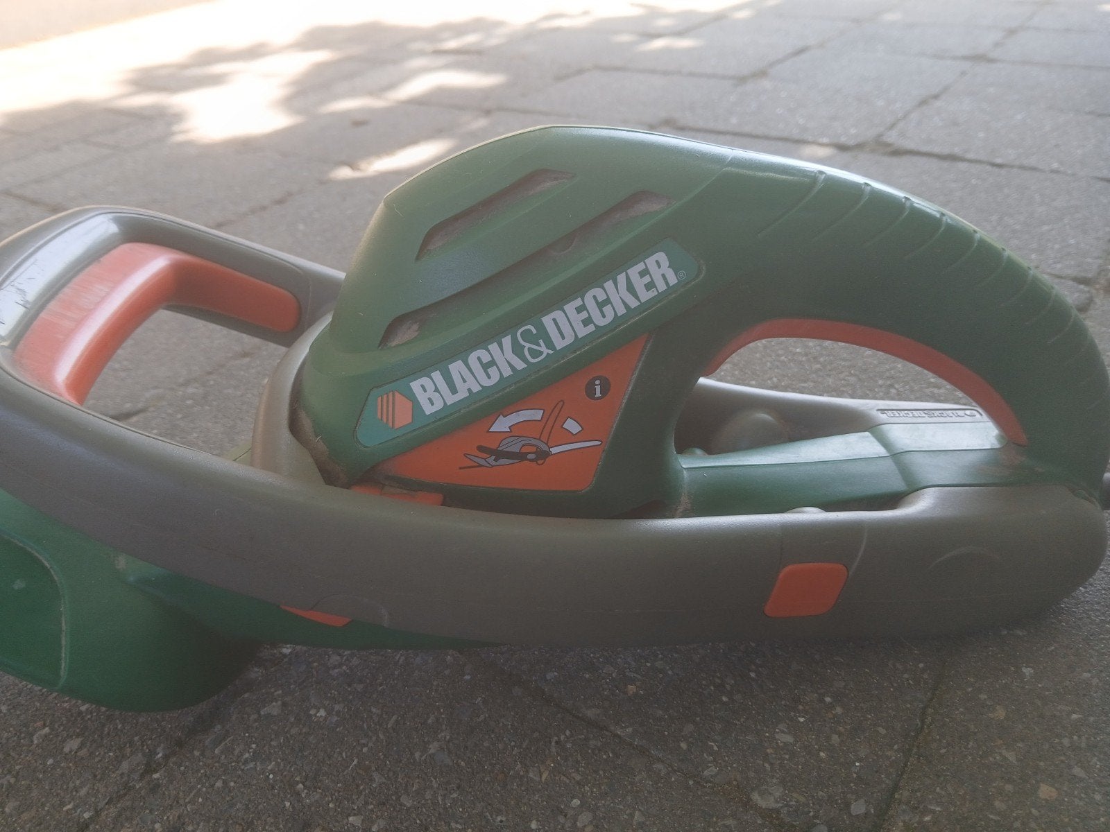 Snoeischaar Black and Decker, Ophalen