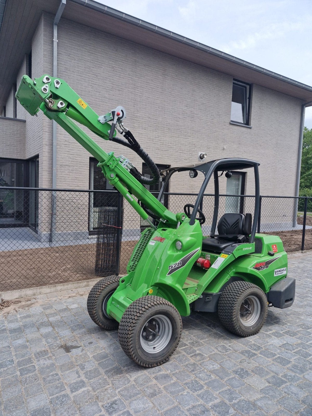 Nieuwe kniklader Avant 528, Zakelijke goederen, Ophalen