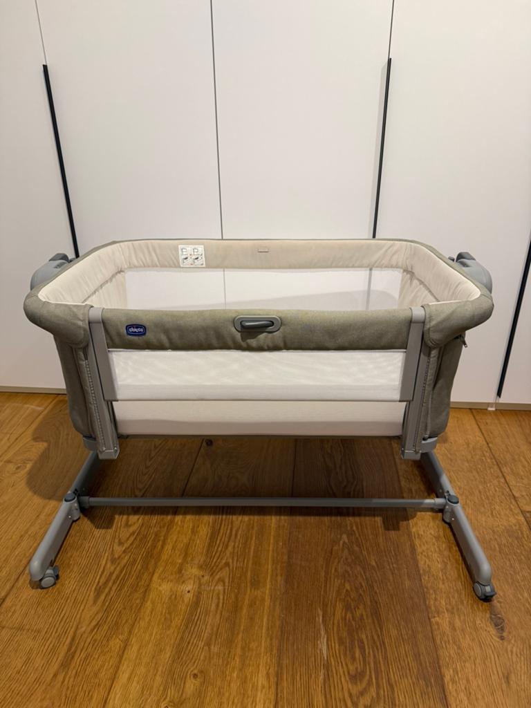 Chicco Next2Me Magic Evo co-sleeper incl. matrasbeschermers, Ophalen, Zo goed als nieuw, Wieg