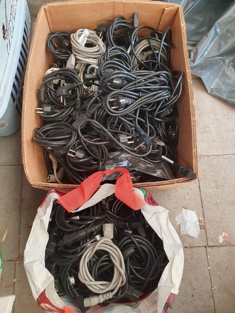 Grote partij computer en audiokabels te koop 2100 stuks, Informatique & Logiciels, Pc & Câble réseau, Enlèvement ou Envoi, Comme neuf
