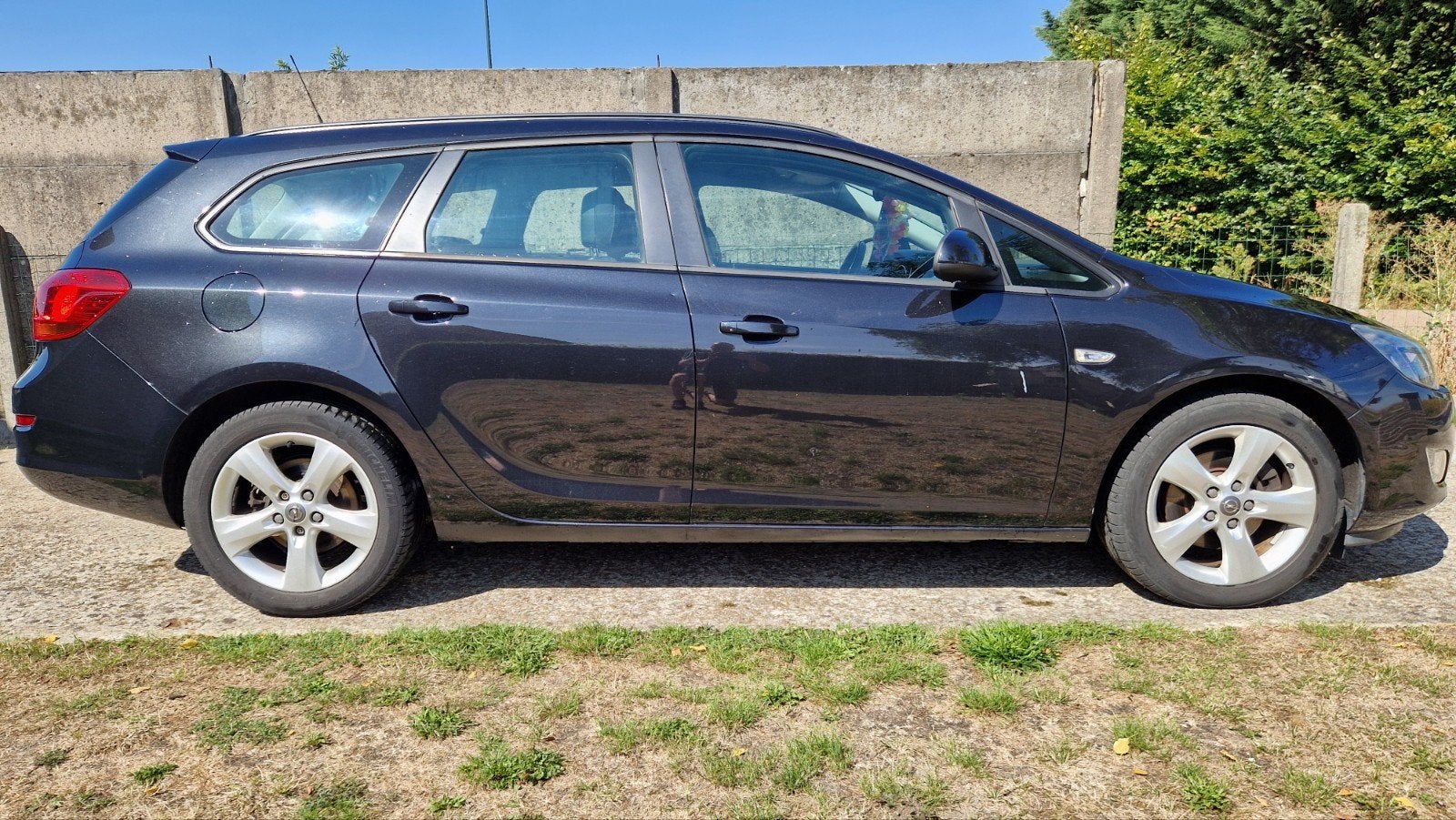 Opel astra j sports tourer ., Auto's, Voorwielaandrijving, Euro 5, Stof, Zwart