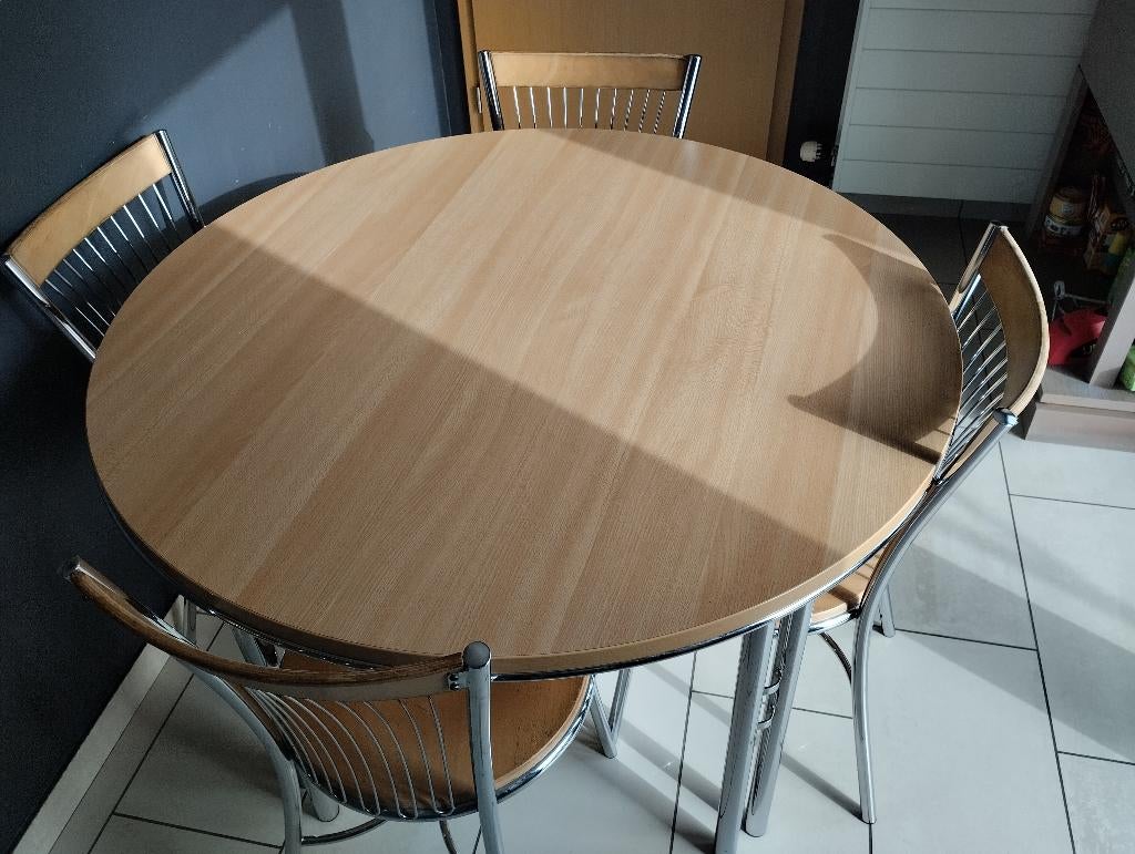 Table de cuisine en très bon état + 4 chaises, Moins de 100 cm, Enlèvement, Utilisé, 75 cm ou plus