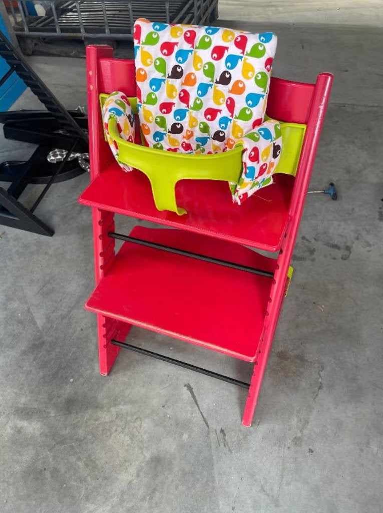 rode stokke met kinderzit, Ophalen
