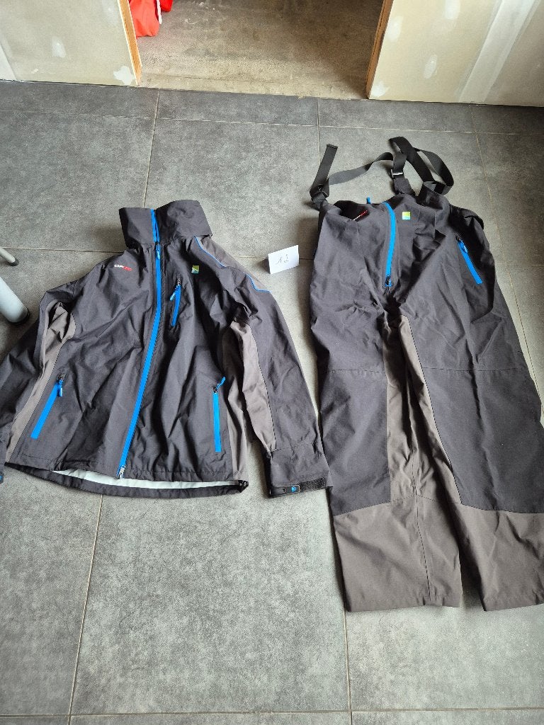 preston innovations DF 30 broek en vest, Watersport en Boten, Hengelsport | Algemeen, Ophalen, Zo goed als nieuw