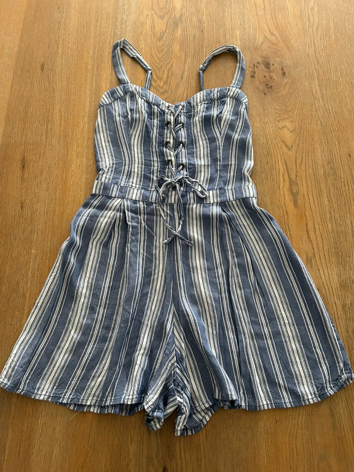 Wit blauw gestreept playsuit Hollister Maat XS, Kleding | Dames, Jumpsuits, Ophalen of Verzenden, Zo goed als nieuw, Maat 34 (XS) of kleiner