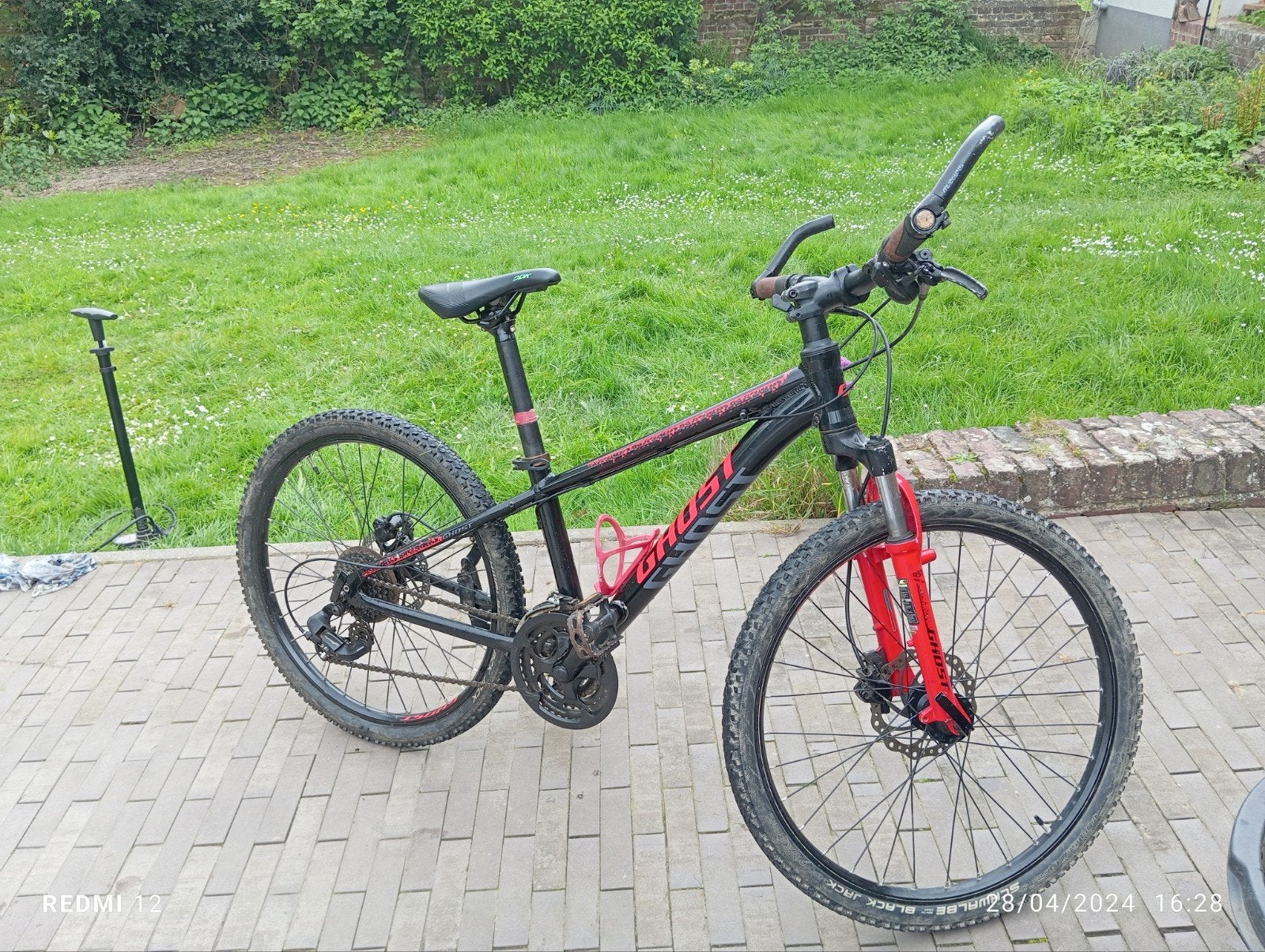 VTT noir et rouge pour enfant 20 pouces 6j-9j en état neuf., Enlèvement