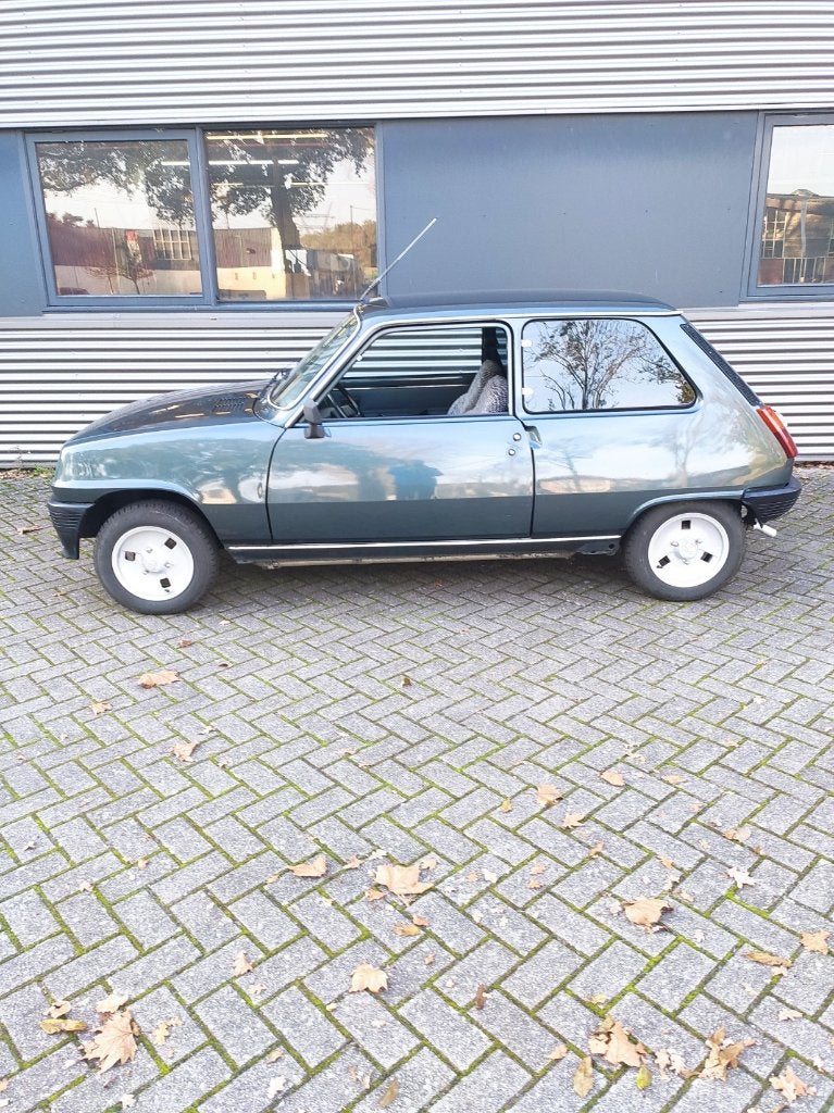 Renault 5 TS '83, Auto's, Oldtimers, Particulier, Renault, Benzine, Stadsauto, 3 deurs, Handgeschakeld, Zilver of Grijs, Grijs