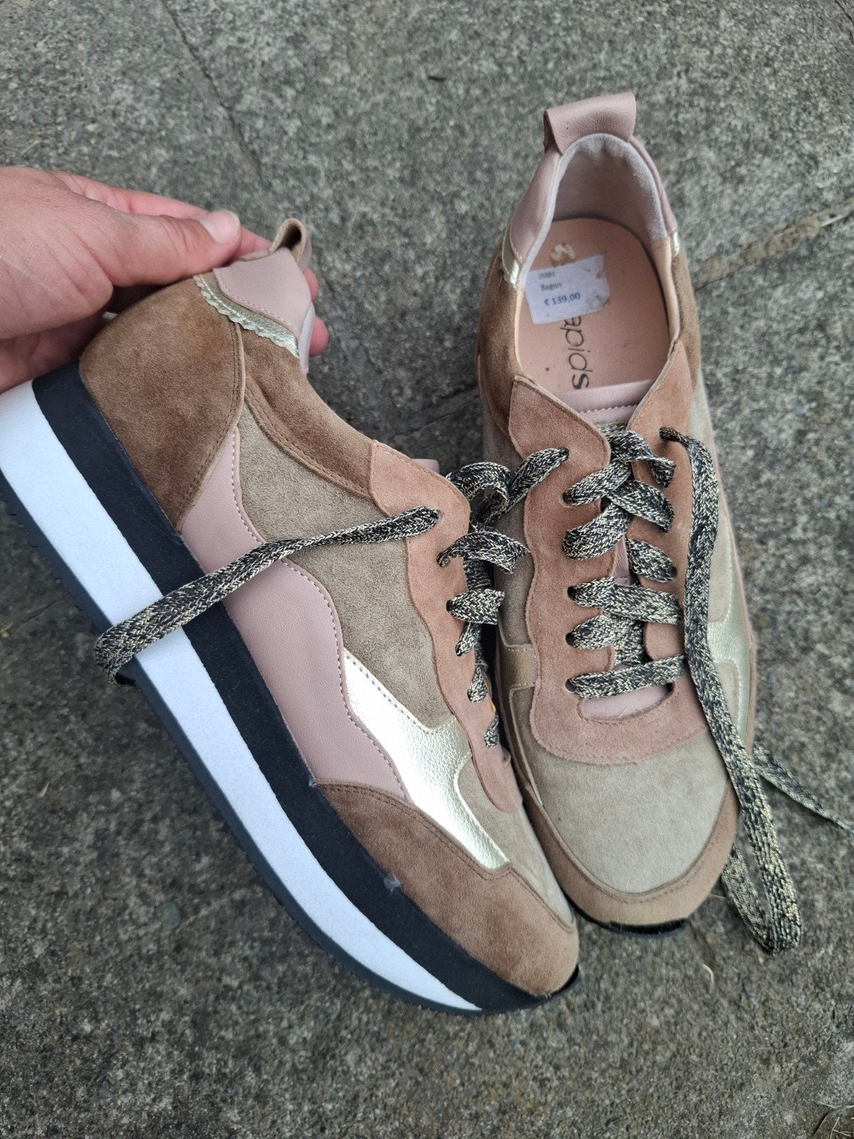 damessneaker kaki in leer !, Kleding | Dames, Bruin, Nieuw, Ophalen of Verzenden, Sneakers