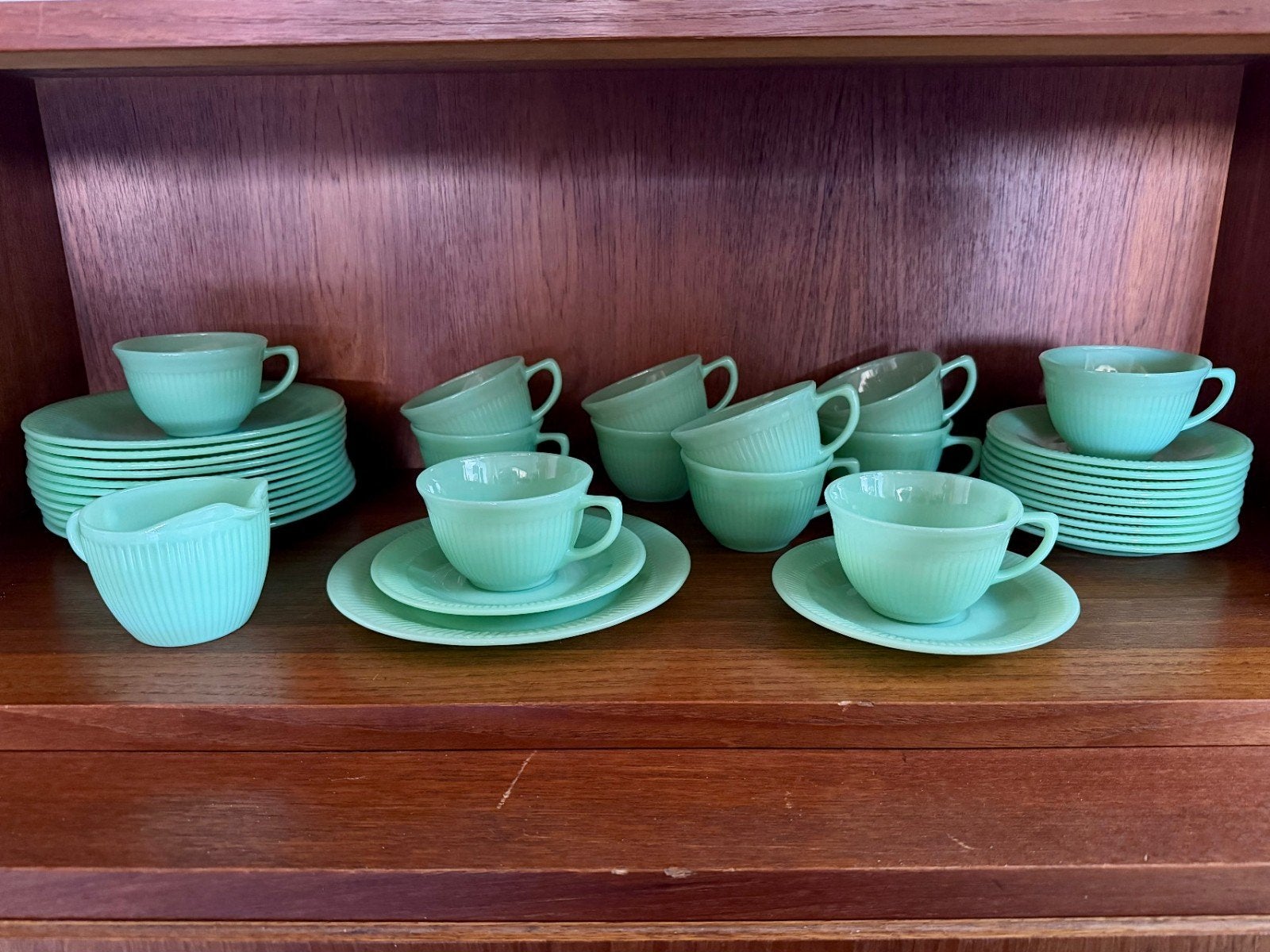 Set vintage de 37 pièces en jadéite Fire King, Enlèvement