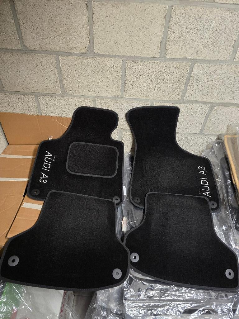 Audi A3 8P velour mattenset, Auto-onderdelen, Ophalen of Verzenden, Nieuw, Audi
