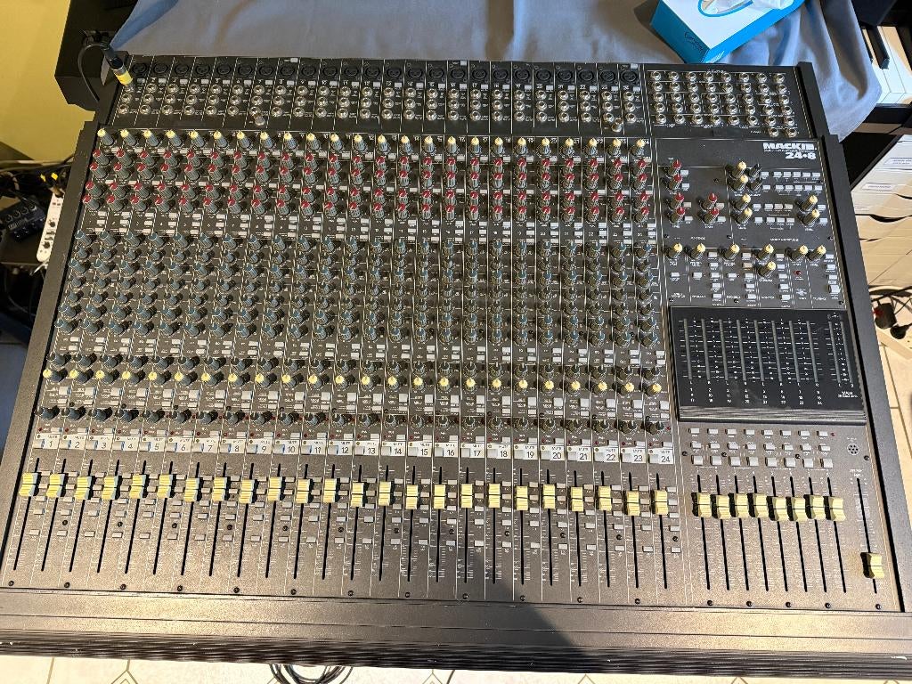 Mixeur Mackie 24x8, Musique & Instruments, Enlèvement, Utilisé, 20 canaux ou plus, Entrée micro