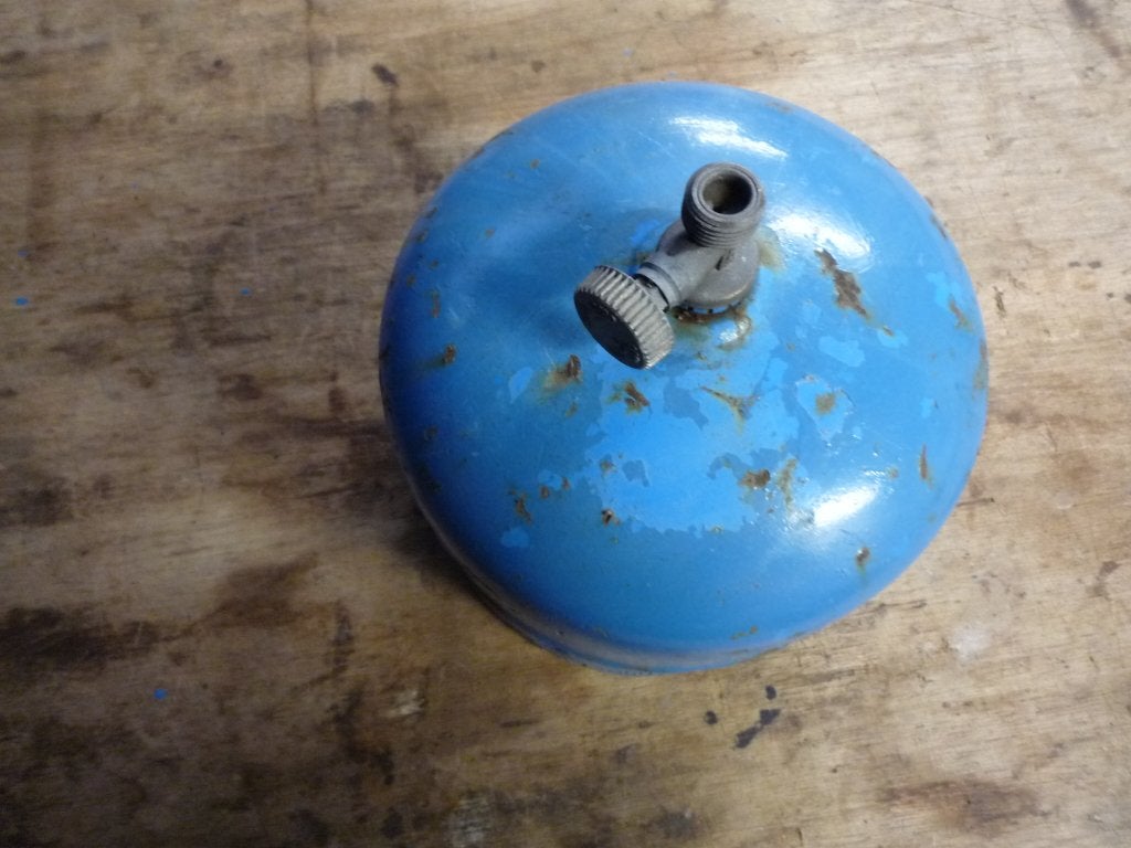 gasfles klein model 904 met afsluitkraan, Ophalen, Gebruikt