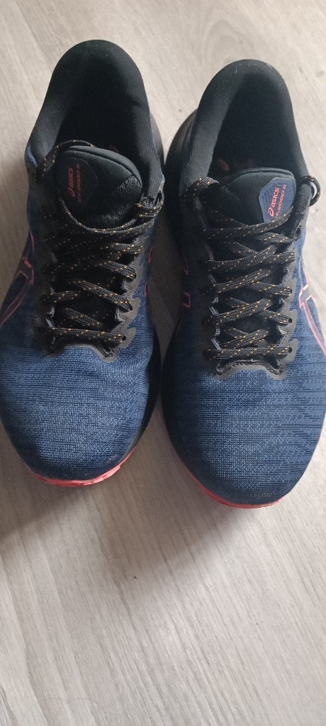 Asics gt-2000, Kleding | Dames, Overige kleuren, Ophalen of Verzenden, Zo goed als nieuw, Sneakers