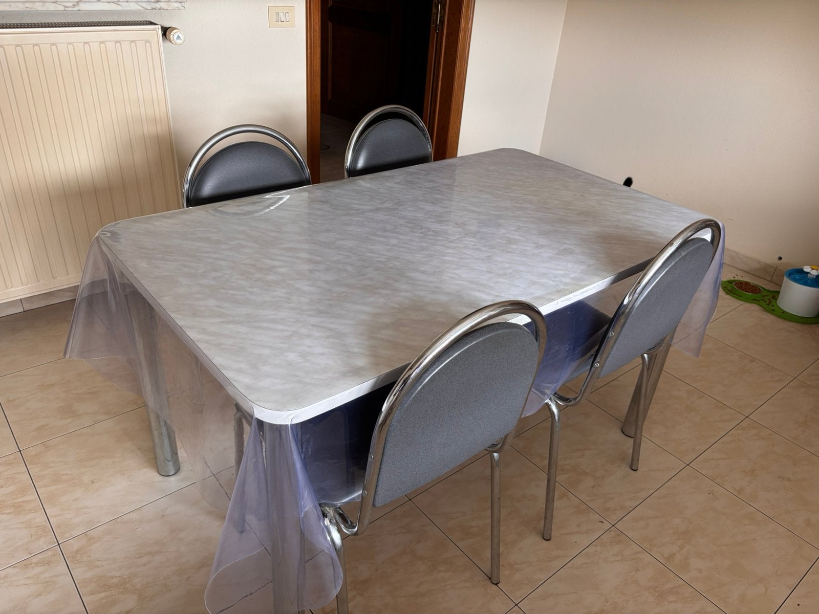 Stevige keukentafel inclusief 4 stoelen, Ophalen, Gebruikt