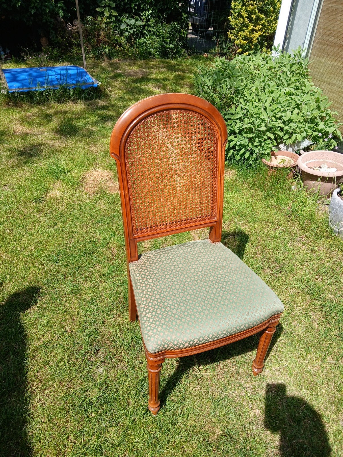 6 oude stoelen, Ophalen